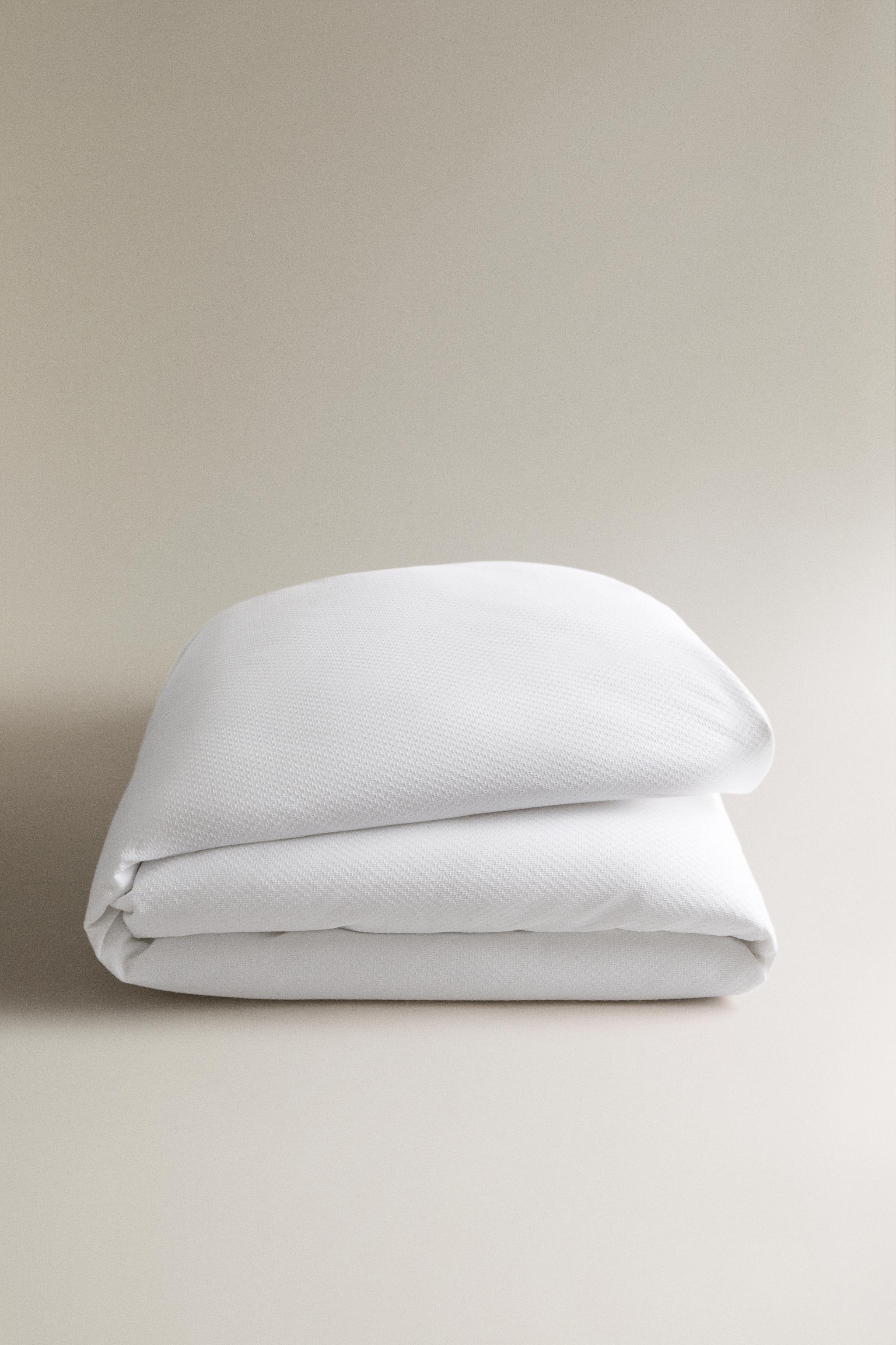 EMBOSSED COTTON BEDSPREAD